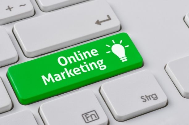 memasarkan produk secara online